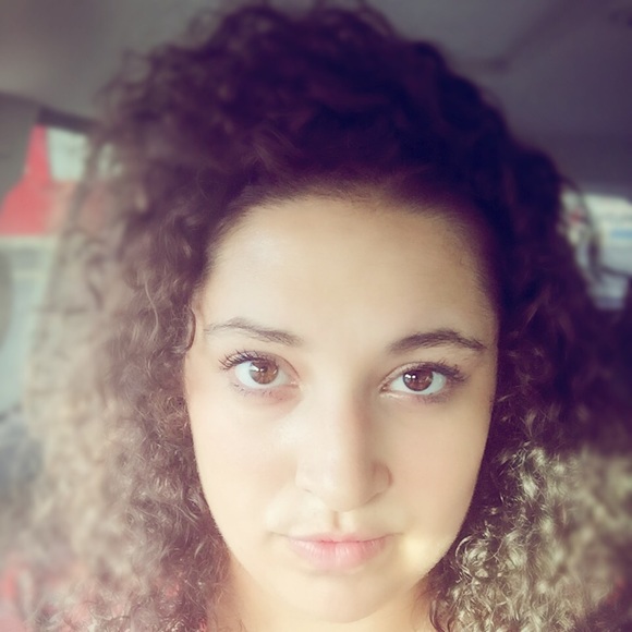 Profile Picture of Joelle Connelly (@jaxlei14) on Poshmark