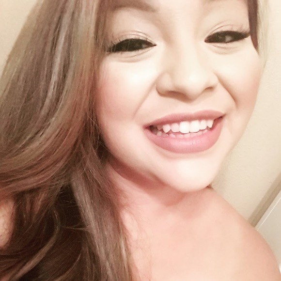 Profile Picture of Deborah Alarid (@deborahgarcia51) on Poshmark