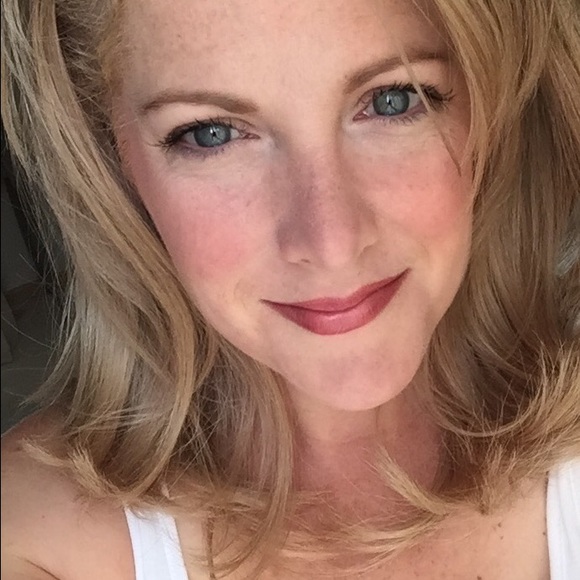 Profile Picture of Christine Asciutto (@twinkle22) on Poshmark