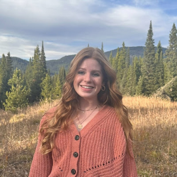 Profile Picture of Isabel James (@isabeljames202) on Poshmark