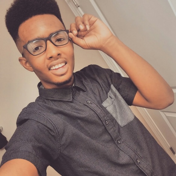 Profile Picture of Jeremiah Holmes (@theboyfreshh) on Poshmark
