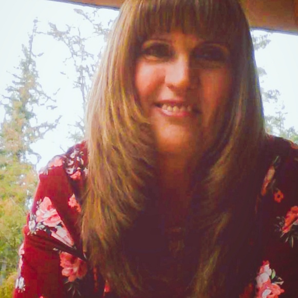 Profile Picture of Cindy Colvin (@ccolvin888) on Poshmark