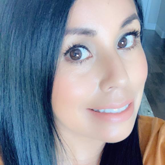 Profile Picture of Julieta Gonzalez (@julie044) on Poshmark