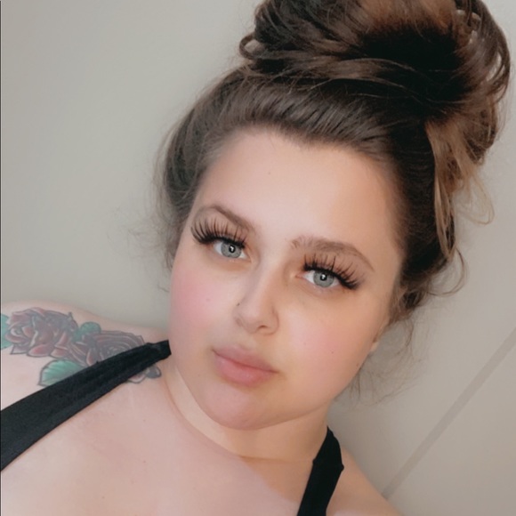 Profile Picture of Brianna Labarbera (@briannalab) on Poshmark
