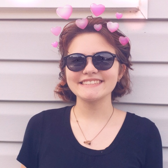 Profile Picture of Marian Matelyan (@marianrose_) on Poshmark