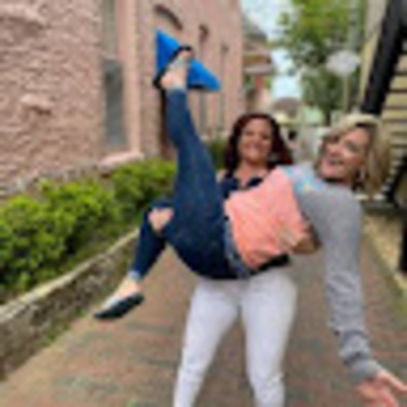 Profile Picture of Kristie Bulen (@kbulen) on Poshmark