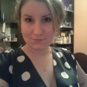 Profile Picture of Laurie Holt (@LaurieH25436813) on Twitter