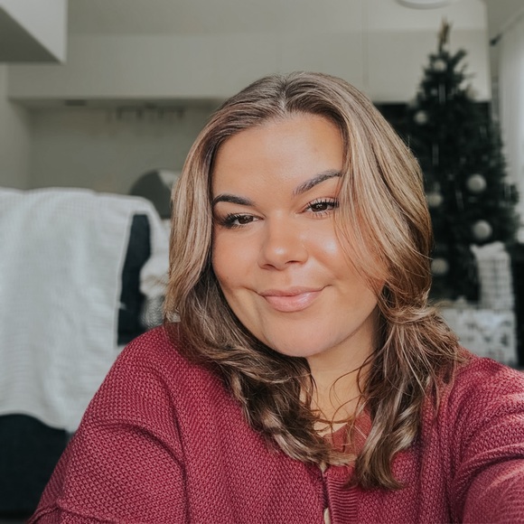 Julia Metivier - Poshmark Profile Picture of Julia Metivier (@metiviej) on Poshmark