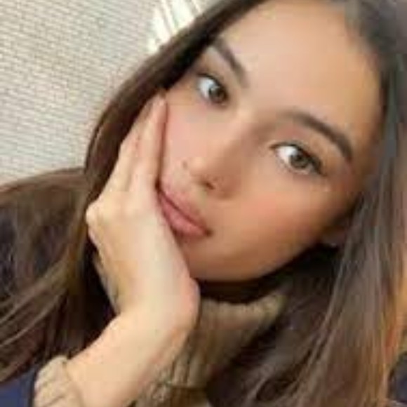 Profile Picture of Vanya Tarner (@olivi_jifevo) on Poshmark