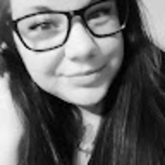 Profile Picture of Stephanie Neault (@stephanieneault) on Poshmark