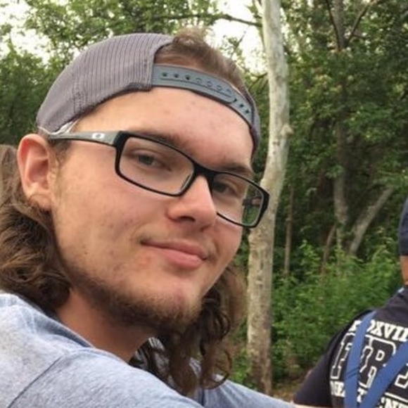 Profile Picture of Austin Keith (@austinkeith62) on Poshmark