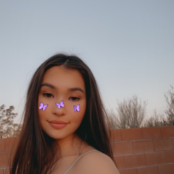 Profile Picture of Julia Holcomb (@julia_1170) on Poshmark