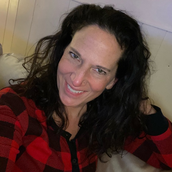 Profile Picture of Tracey Delamarter (@tdelamarter) on Poshmark