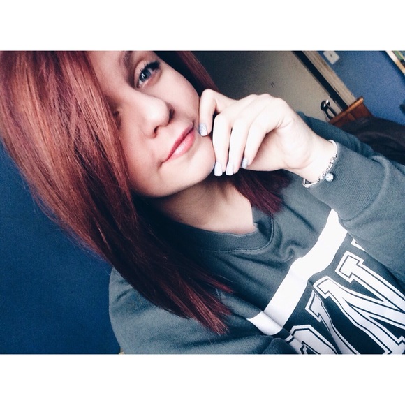 Profile Picture of Bailey Garrett (@baileygarrett) on Poshmark