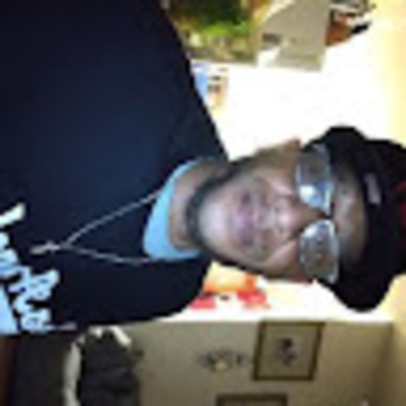 Profile Picture of Antonio Andrews (@antonioandre167) on Poshmark