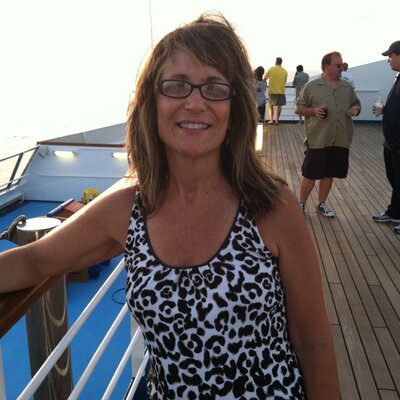 Profile Picture of Robin Campbell (@3boysRobin) on Twitter