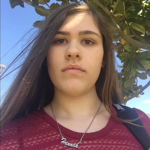 Profile Picture of Hannah Dunbar (@hannahryan2000s) on Poshmark