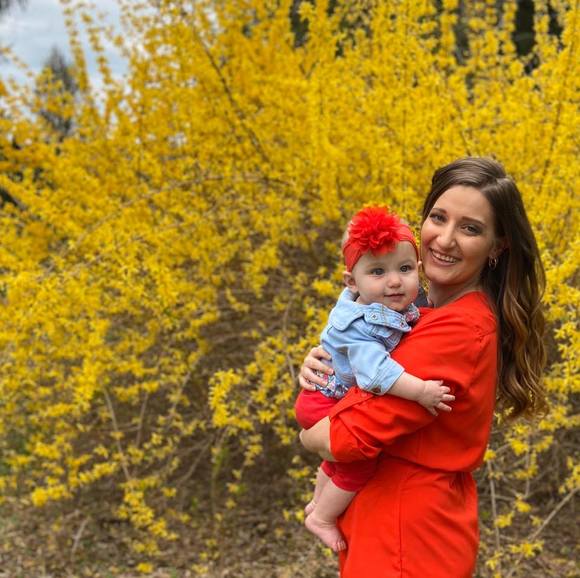 Profile Picture of Aleesha Bertino (@aleeshaxx3) on Poshmark