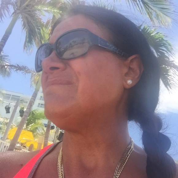 Profile Picture of Jacqueline Goldberg (@florida1961) on Poshmark