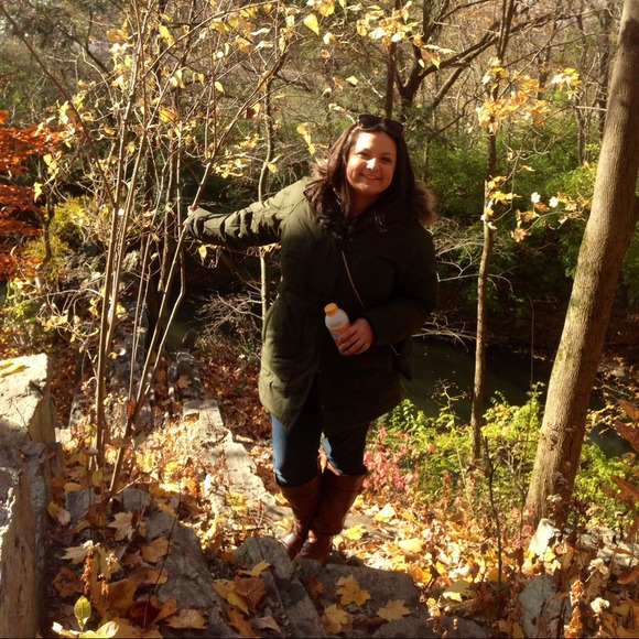 Profile Picture of Ashley Rainone (@anicola) on Poshmark