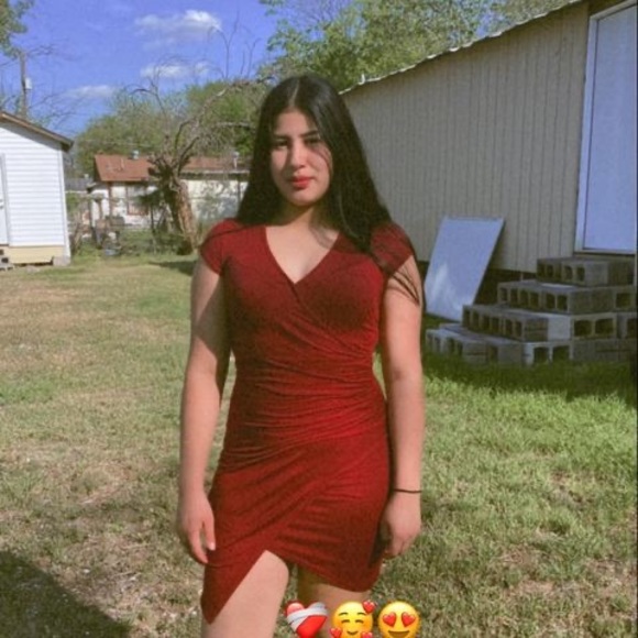 Profile Picture of Alexa Fernández (@alexa12lopez30) on Poshmark