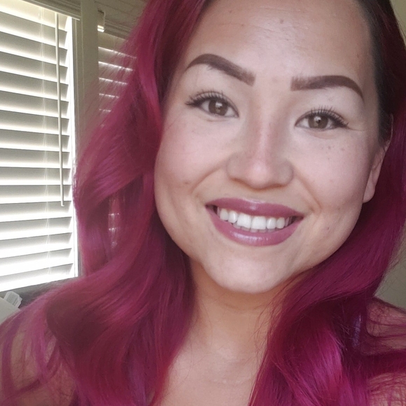 Profile Picture of Valine Pelaez (@dollyv23) on Poshmark