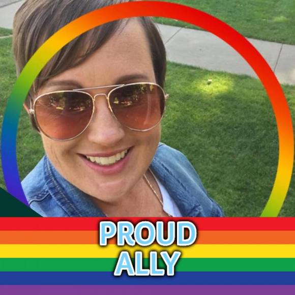 Profile Picture of Andrea Valstad (@auntielulu75) on Poshmark