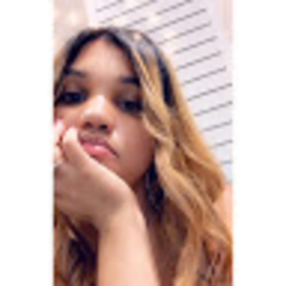 Profile Picture of Kiara Jimenez (@kurlyk92) on Poshmark
