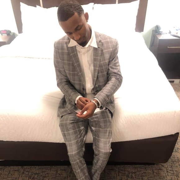 Profile Picture of Darryl Warren (@dmurda) on Poshmark