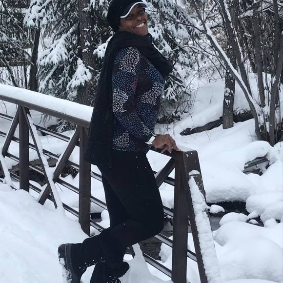 Colette Davis - Poshmark Profile Picture of Colette Davis (@colette_d) on Poshmark