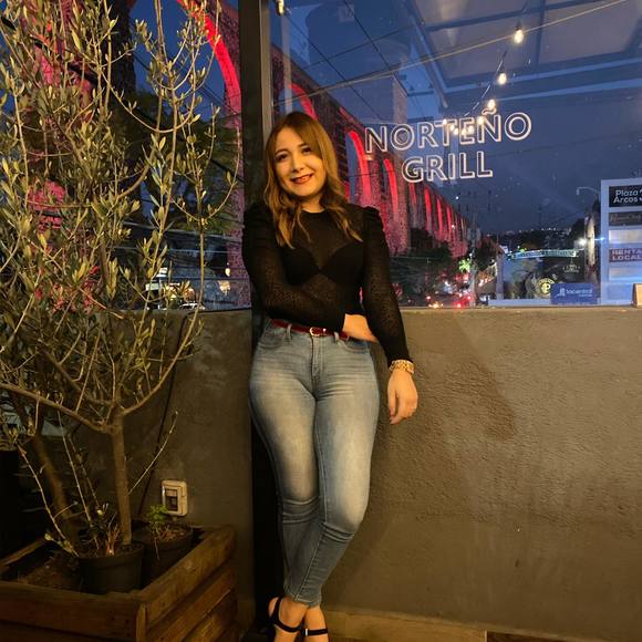 Profile Picture of Daniela Montalvo (@danielamont21) on Poshmark