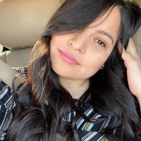 Profile Picture of Iris Cordova (@iriscordova28) on Poshmark