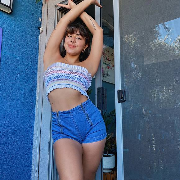 Profile Picture of Jasmine Pineda (@jasmnep) on Poshmark