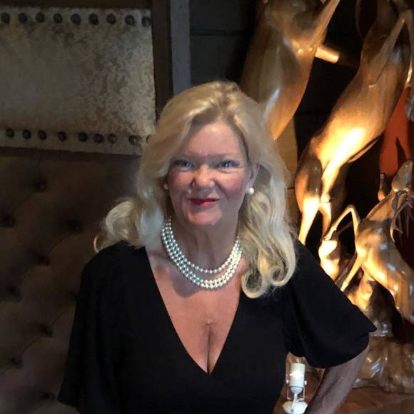 Profile Picture of Nancy Staples (@nancy1275) on Poshmark