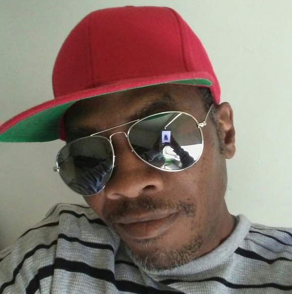 Profile Picture of Andre Mcelroy (@dr3lov3) on Poshmark