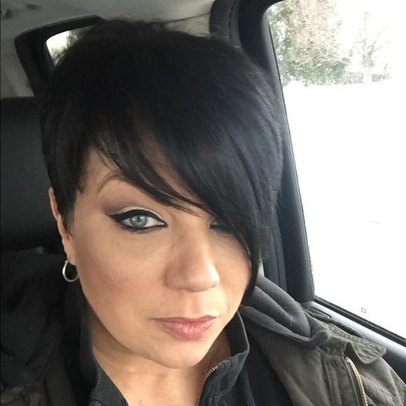 Profile Picture of Angel Dolata (@angeld0474) on Poshmark