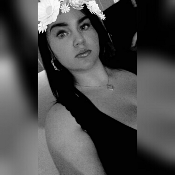 Profile Picture of Brittney Rosenick (@brittneyr_1) on Poshmark