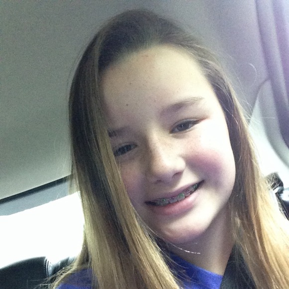 Profile Picture of Miranda Ferrero (@mirmir343111) on Poshmark