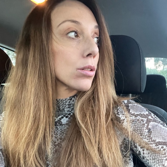 Profile Picture of Alyson Fishbein (@alyfishbein) on Poshmark