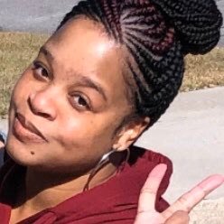 Profile Picture of MRS. GOLDEN 🌺 (@CarolineDavis72) on Twitter