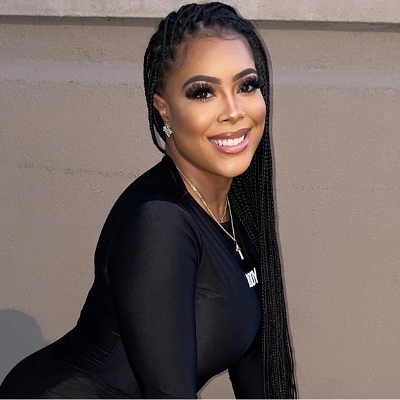 Profile Picture of Tykia Neal (@tykianeal) on Poshmark