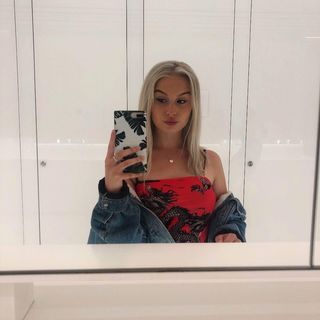 Profile Picture of Polly Devon (@polly.devon) on Facebook
