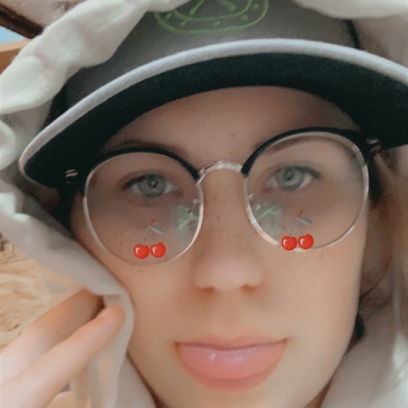 Profile Picture of Tristin Sowles (@tris_sowles) on Poshmark