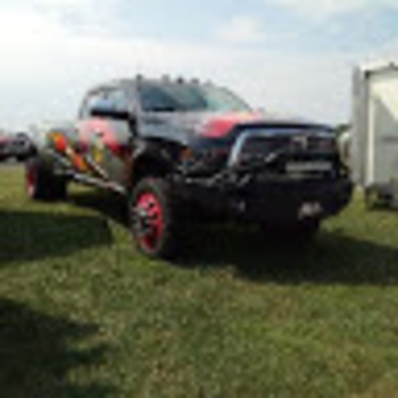 Profile Picture of Jonathan Swineford (@j_swineford) on Poshmark