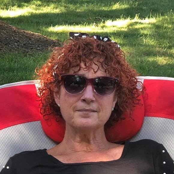 Profile Picture of Edele Alexander (@edelealexander) on Poshmark