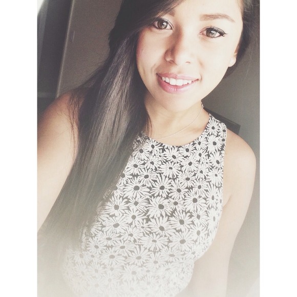 Profile Picture of Stephanie Espinosa (@iamstephanie96) on Poshmark