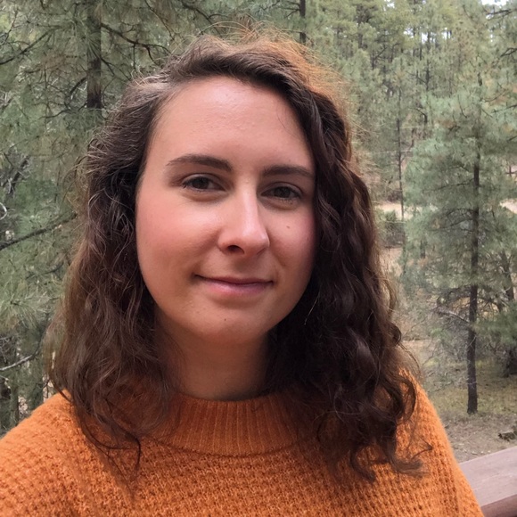 Profile Picture of Eryn Beechey (@embeechey) on Poshmark