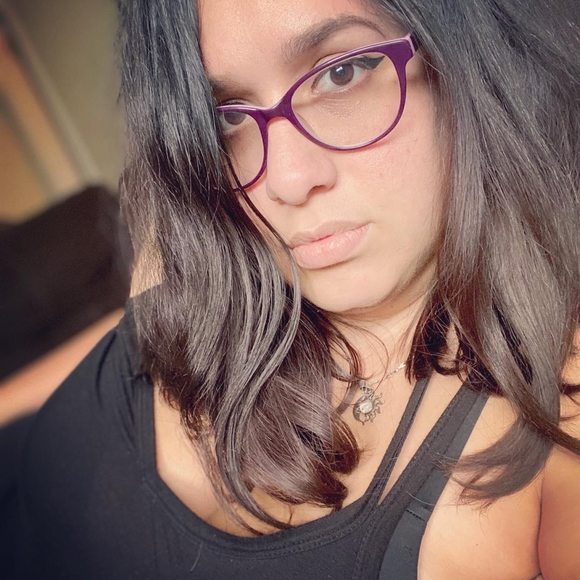 Profile Picture of Shiara Agosto (@shiaraluna) on Poshmark