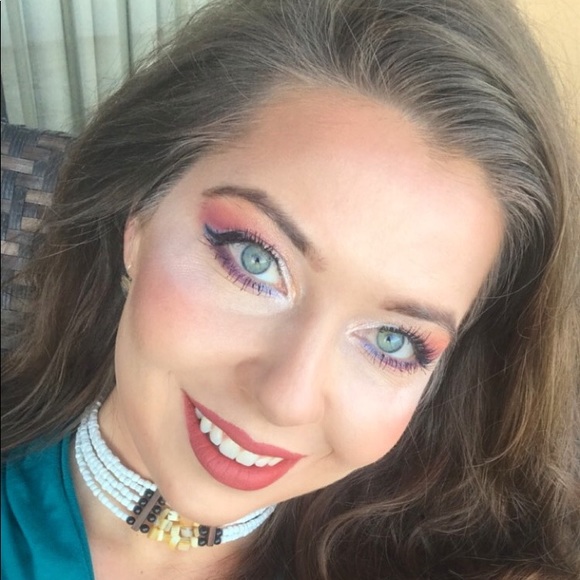 Profile Picture of Leah Zawasky (@leahdonnis) on Poshmark