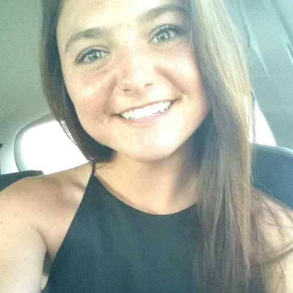 Profile Picture of Dana Sheets (@dana_sheets) on Poshmark